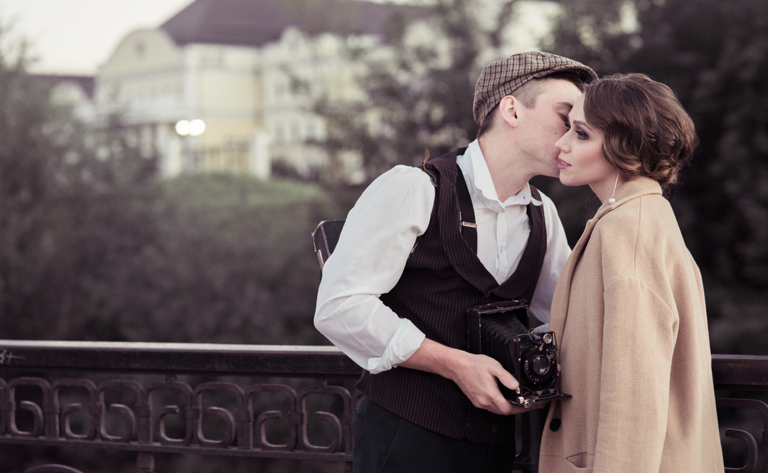 Authentic 1930s Makeup Looks and Products